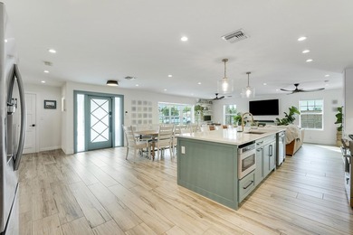 Welcome to a truly exceptional home where timeless design - photo 10