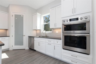 PRICE IMPROVED!!Welcome to this stunning courtyard-style - photo 12