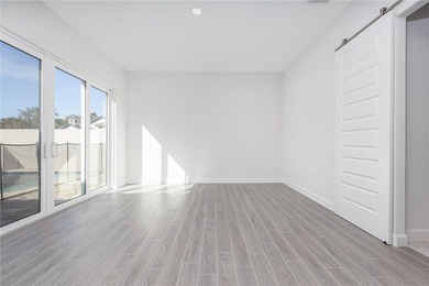 PRICE IMPROVED!!Welcome to this stunning courtyard-style - photo 15