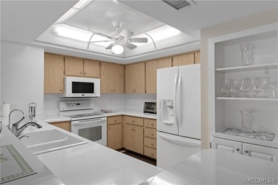 Maintenance Free Living! HOA includes Wi-Fi, basic cable, water - photo 16