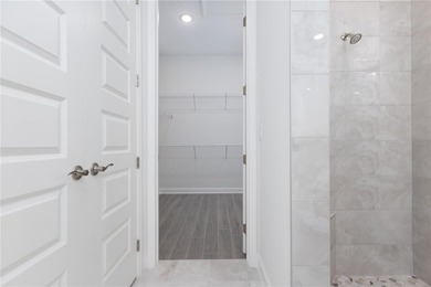 PRICE IMPROVED!!Welcome to this stunning courtyard-style - photo 18