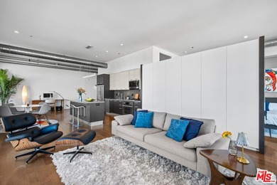 Light and bright loft style corner unit with 2 full bathrooms in - photo 10
