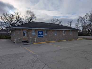 Mirror Lake Commercial Sale Pending in Vincennes Indiana
