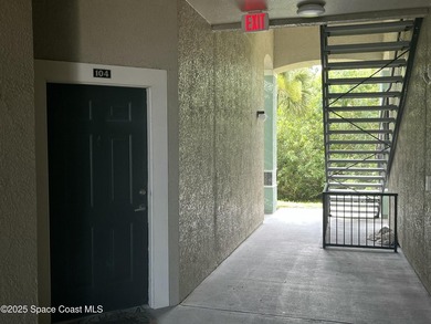 This cozy unit has a renter in place that can stay or move with - photo 2