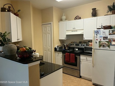 This cozy unit has a renter in place that can stay or move with - photo 4