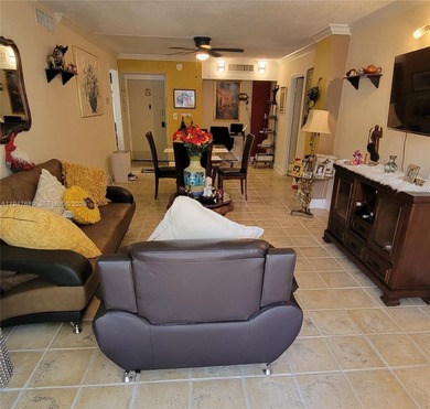 Excellent Location!!! 2/2 Corner unit located in heart of