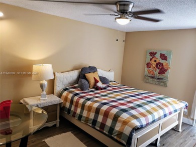 Excellent Location!!! 2/2 Corner unit located in heart of