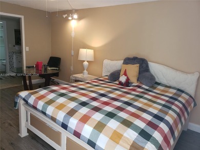 Excellent Location!!! 2/2 Corner unit located in heart of