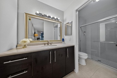 Beautiful & Spacious 3 Bedroom Apartment in a Prime Location - photo 19