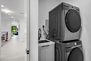 NO HOA! Built in 2023 and impeccably upgraded throughout, this - photo 35
