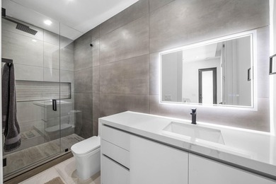 NO HOA! Built in 2023 and impeccably upgraded throughout, this - photo 37