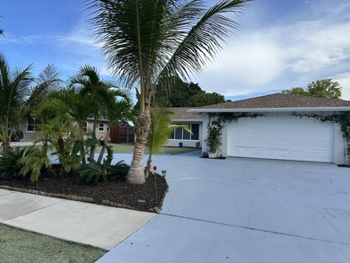 Welcome to this beautifully renovated 5-bedroom, 3-bathroom home - photo 2