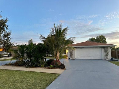 Welcome to this beautifully renovated 5-bedroom, 3-bathroom home - photo 4