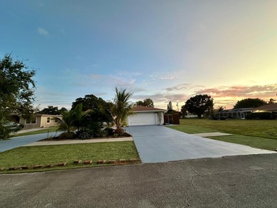 Welcome to this beautifully renovated 5-bedroom, 3-bathroom home - photo 6