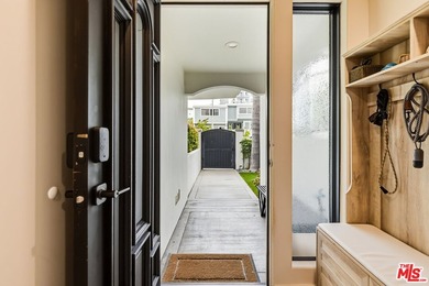 Exceptional Silver Strand residence featuring 4 bedrooms, 3.5 - photo 3