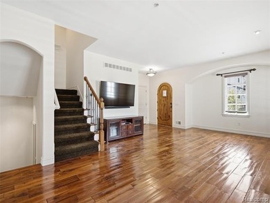 A rare Forester Square trifecta; quality craftsmanship, meets - photo 4