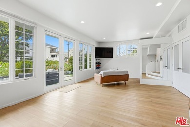 Exceptional Silver Strand residence featuring 4 bedrooms, 3.5 - photo 5