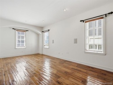 A rare Forester Square trifecta; quality craftsmanship, meets - photo 5