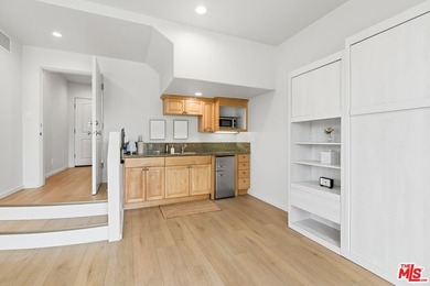 Exceptional Silver Strand residence featuring 4 bedrooms, 3.5 - photo 7