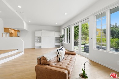 Exceptional Silver Strand residence featuring 4 bedrooms, 3.5 - photo 8