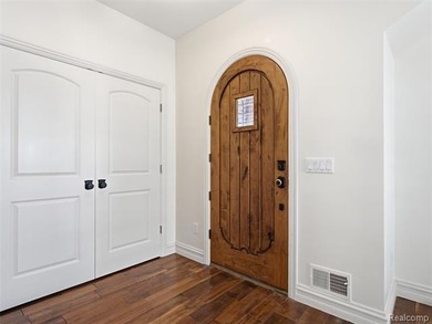 A rare Forester Square trifecta; quality craftsmanship, meets - photo 8