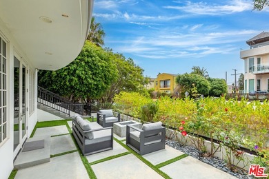 Exceptional Silver Strand residence featuring 4 bedrooms, 3.5 - photo 10