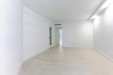 Sleek, modern and luxuriously fully renovated unit. Three - photo 19
