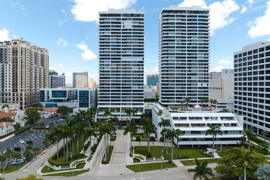 Sleek, modern and luxuriously fully renovated unit. Three - photo 32