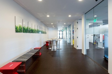 Sleek, modern and luxuriously fully renovated unit. Three - photo 36