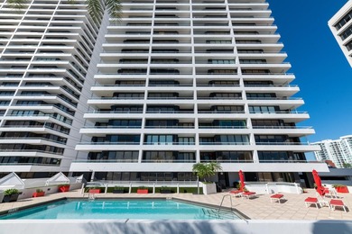 Sleek, modern and luxuriously fully renovated unit. Three - photo 43
