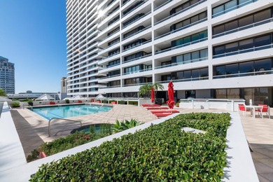 Sleek, modern and luxuriously fully renovated unit. Three - photo 44