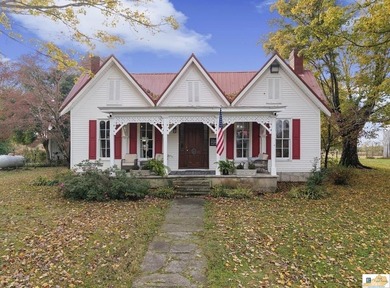 (private lake, pond, creek) Home Active Under Contract in Horse Cave Kentucky