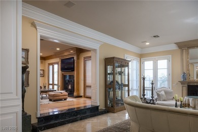 Spectacular views, top-quality finishes in private country club