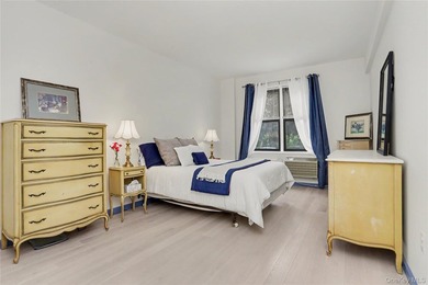 Freshly updated with a crisp, neutral palette and contemporary - photo 16