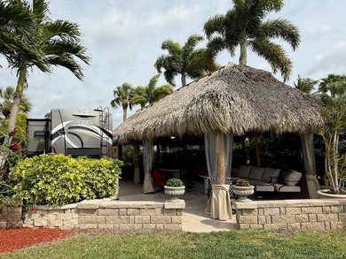 Welcome to paradise, where stunning views and comfort come - photo 16