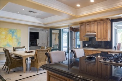 Spectacular views, top-quality finishes in private country club