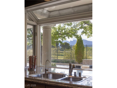 Spectacular views, top-quality finishes in private country club