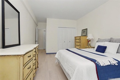 Freshly updated with a crisp, neutral palette and contemporary - photo 18