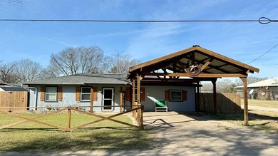 Lake Tawakoni Home For Sale in Hawk Cove Texas