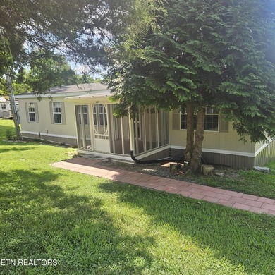 Escape to the peace and quiet of country living in this charming - photo 1