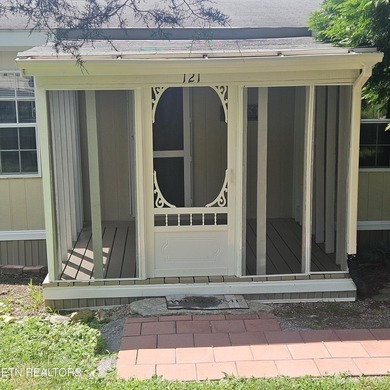 Escape to the peace and quiet of country living in this charming - photo 4