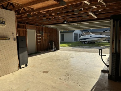 Rare double corner lot with an additional large detached two car - photo 32