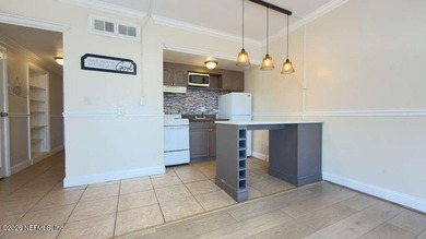 Great location and investment opportunity. 11th floor condo with - photo 1