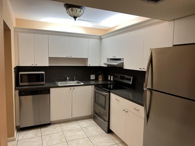 Rarely available Executive Model. Largest 1 bdr penthouse condo - photo 2