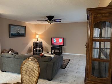 Rarely available Executive Model. Largest 1 bdr penthouse condo - photo 4