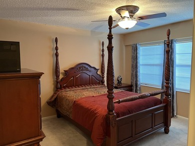 Rarely available Executive Model. Largest 1 bdr penthouse condo - photo 8