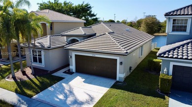 Beautifully maintained 3 bedroom 2 bath single family home in - photo 1