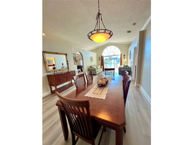 Beautifully maintained 3 bedroom 2 bath single family home in - photo 4