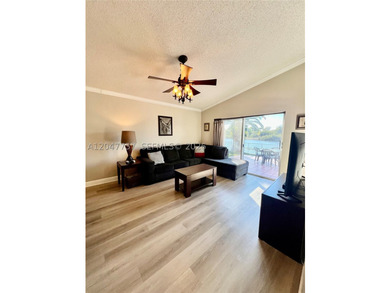 Beautifully maintained 3 bedroom 2 bath single family home in - photo 9