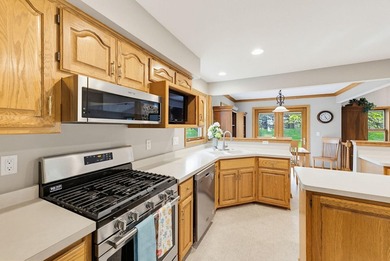 Welcome to Lake Country living at its finest set on a PRISTINE - photo 11
